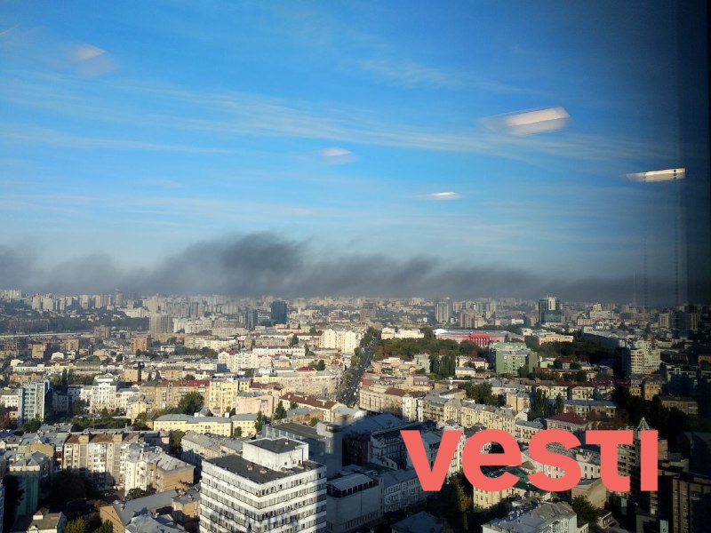 Центр Киева окутало черным дымом: что горит