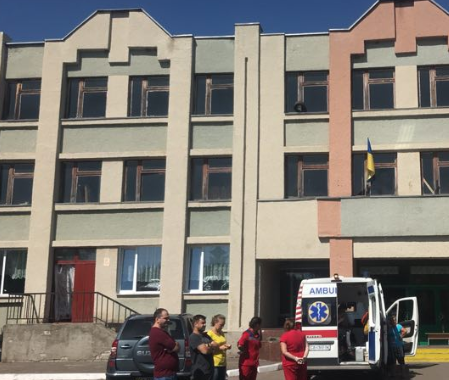 В школе Черкасс случилось ЧП, в больницу попали 19 детей - Черкассы новости В школе Черкасс случилось ЧП, в больницу попали 19 детей - Черкассы новости