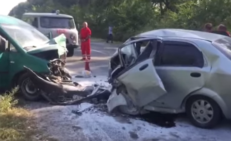 На Киевщине столкнулись два авто, погибли три человека