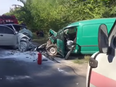 На Киевщине столкнулись два авто, погибли три человека