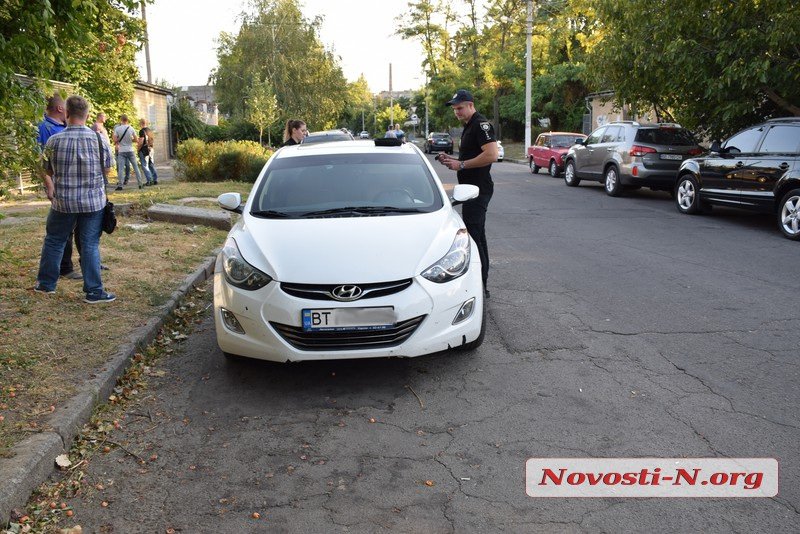 В Николаеве из авто бизнесмена украли около 1 млн гривен, узнали журналисты В Николаеве из авто бизнесмена украли около 1 млн гривен, узнали журналисты