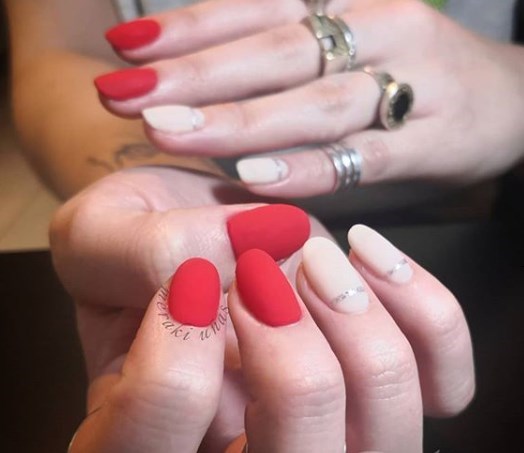 Модный красный маникюр осень 2019