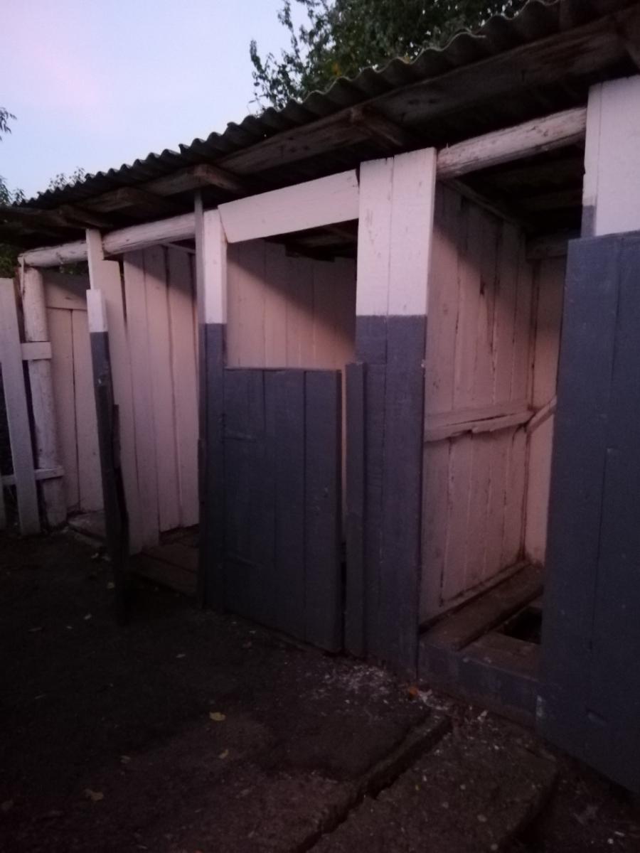 Школьный сортир на Закарпатье