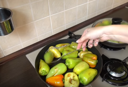 Перец на зиму в банках легко готовится