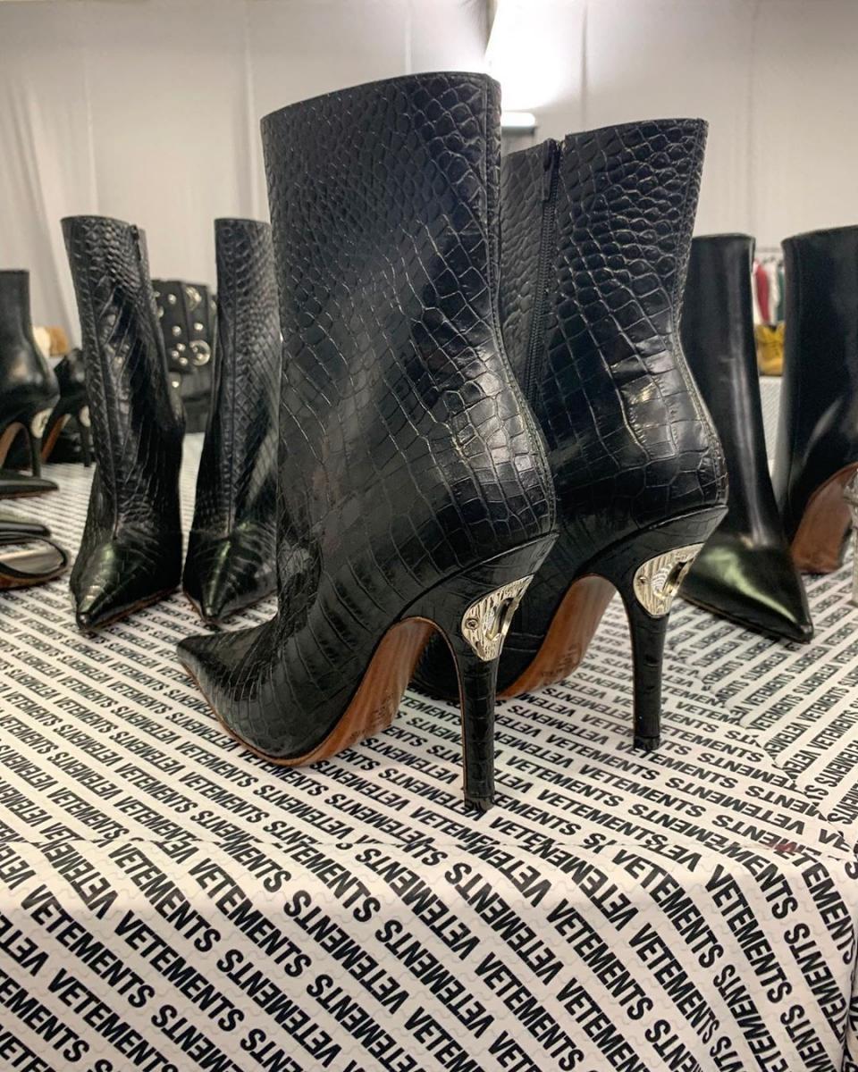 Обувь с открывашкой создал грузинский дизайнер / instagram.com/vetements_official Обувь с открывашкой создал грузинский дизайнер / instagram.com/vetements_official