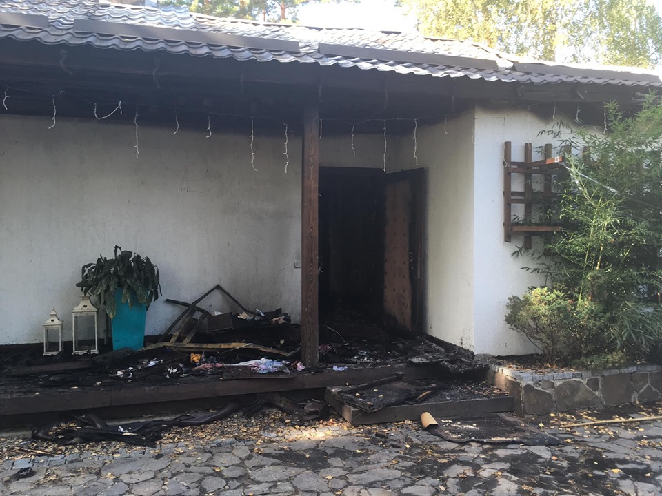 От огня в доме Валерии Гонтаревой спасли скульптуру и заграничный набор приборов, утверждает журналистка От огня в доме Валерии Гонтаревой спасли скульптуру и заграничный набор приборов, утверждает журналистка