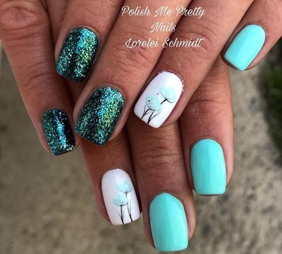 Мятный маникюр, который молодит руки 