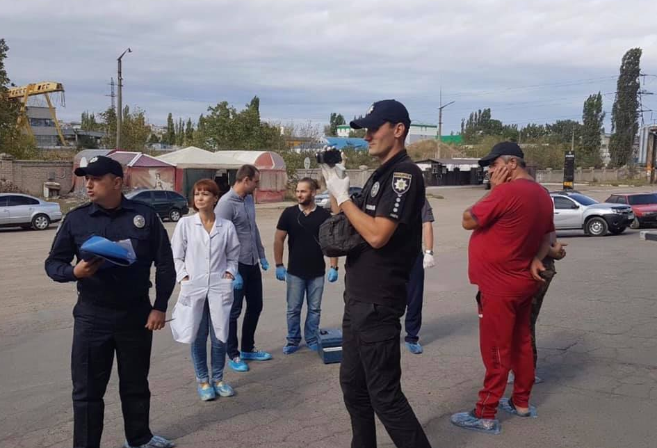 На АЗС в Николаеве обнаружили три трупа На АЗС в Николаеве обнаружили три трупа