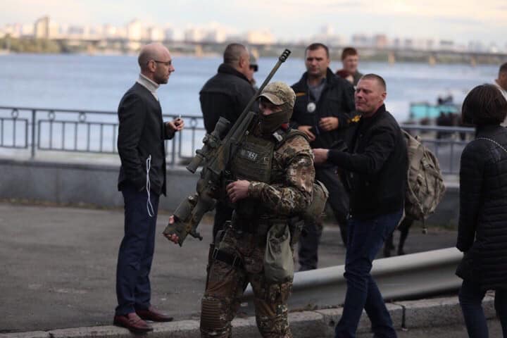 Штурм моста Метро