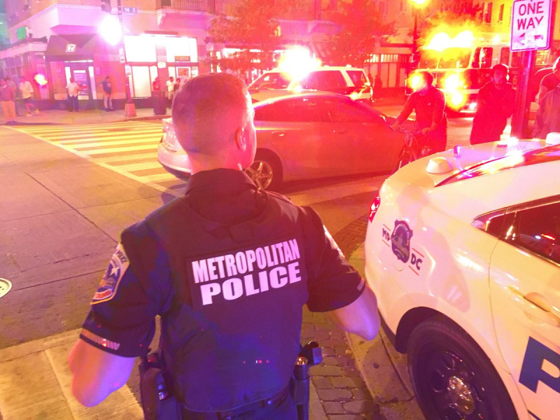 Неизвестный стрелок открыл огонь на улице Вашингтона