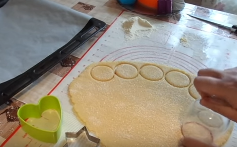 Нежное песочное печенье на маргарине быстро и просто готовится