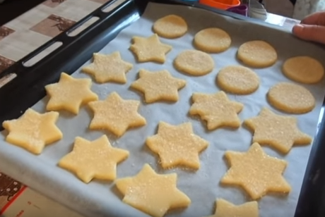 Нежное песочное печенье на маргарине быстро и просто готовится