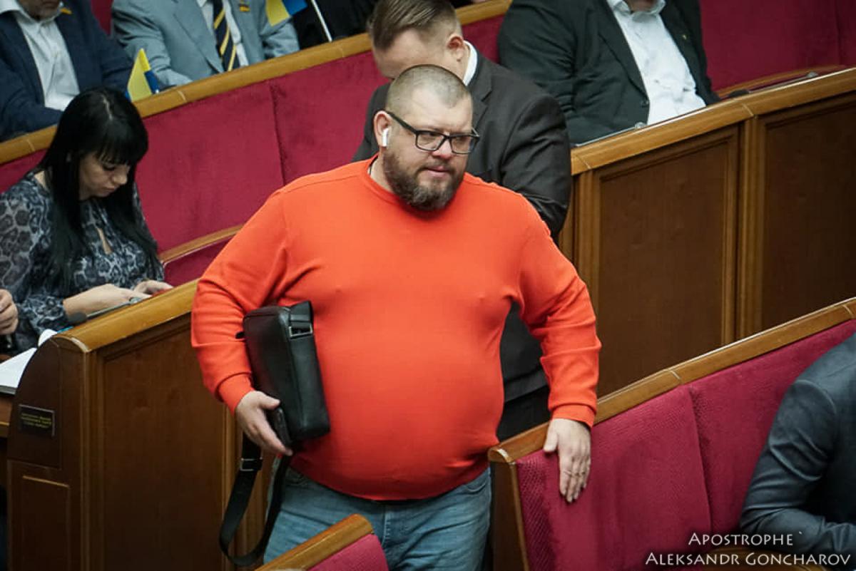 Многие нардепы выбрали одежду красного цвета