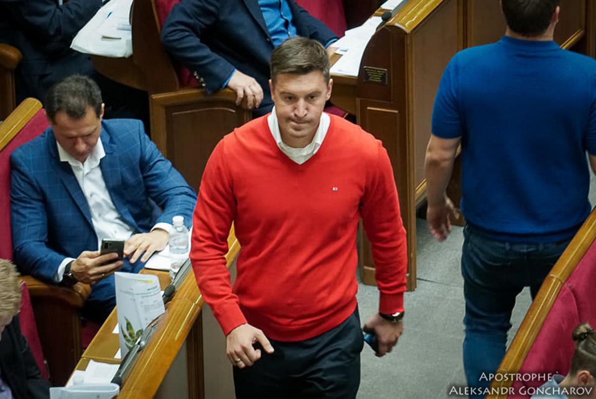 Многие нардепы выбрали одежду красного цвета