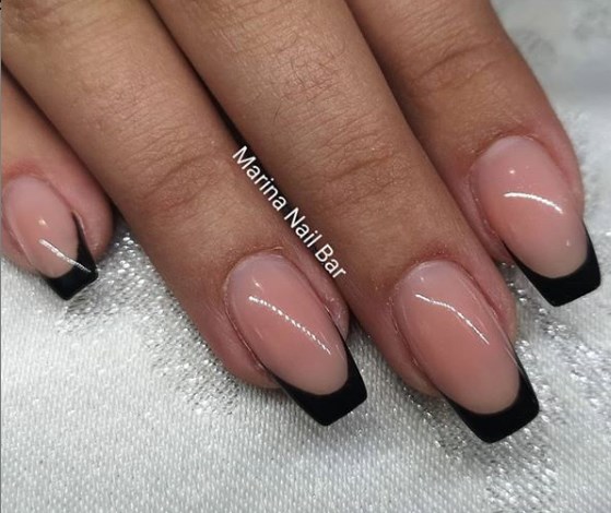 В моде черный маникюр