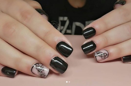 В моде черный маникюр