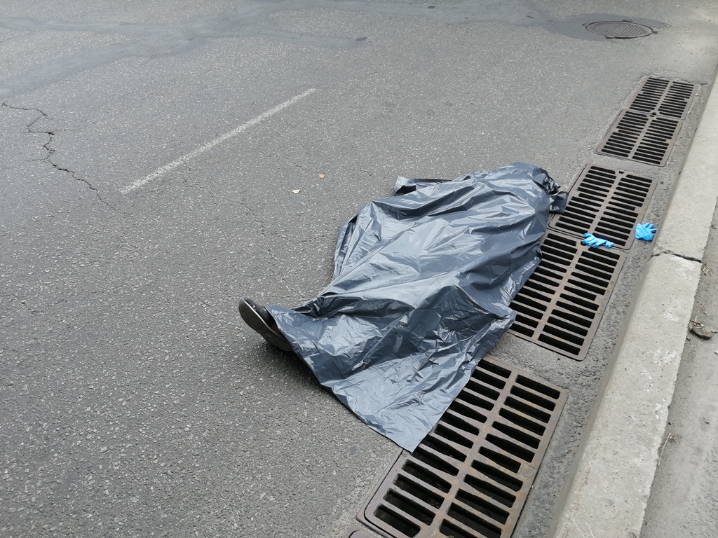 В Соломенском районе столицы мужчина упал с моста