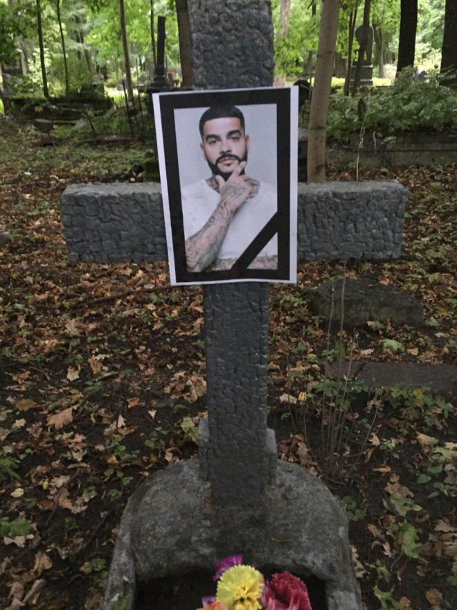 Активисты также "похоронили" Тимати / elgezit.kg Активисты также "похоронили" Тимати / elgezit.kg