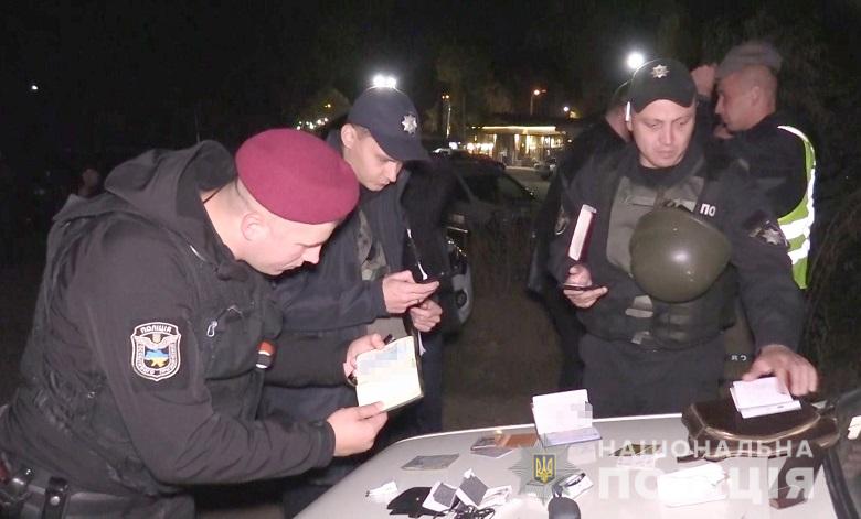 В Киеве злоумышленник обстрелял спецназовцев В Киеве злоумышленник обстрелял спецназовцев