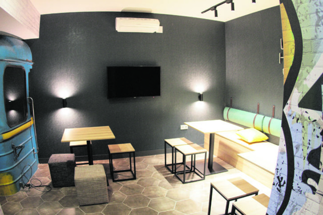 Хостел в вагонах метро в Киеве