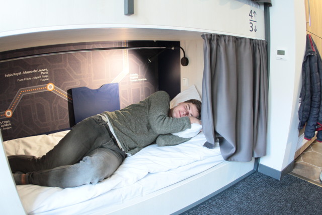 Хостел в вагонах метро в Киеве