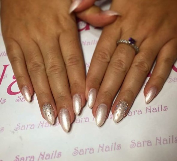 Жемчужный маникюр осень 2019