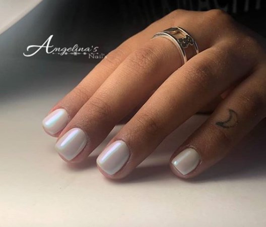 Жемчужный маникюр осень 2019