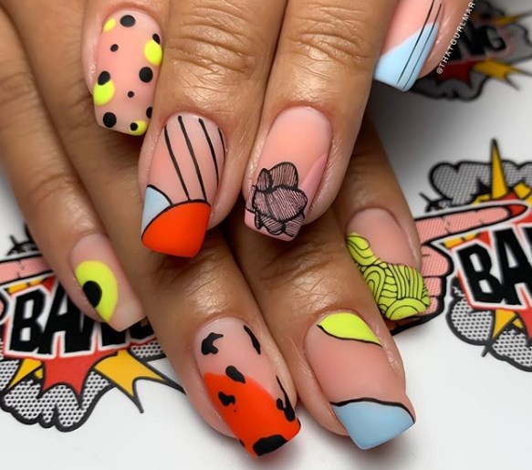 Абстрактный маникюр 2019