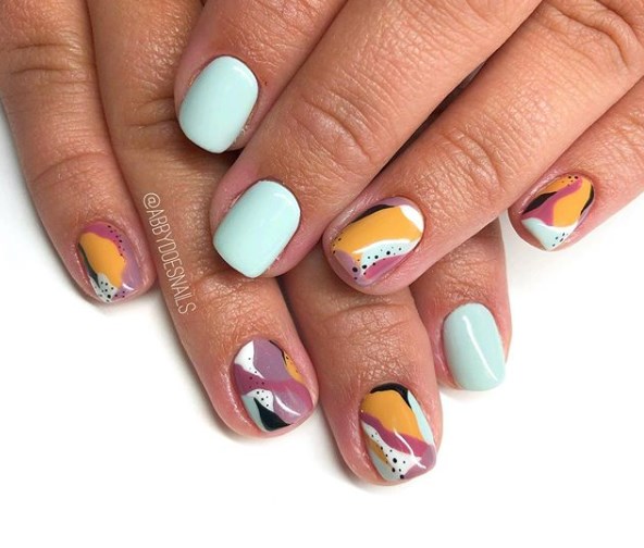 Абстрактный маникюр 2019