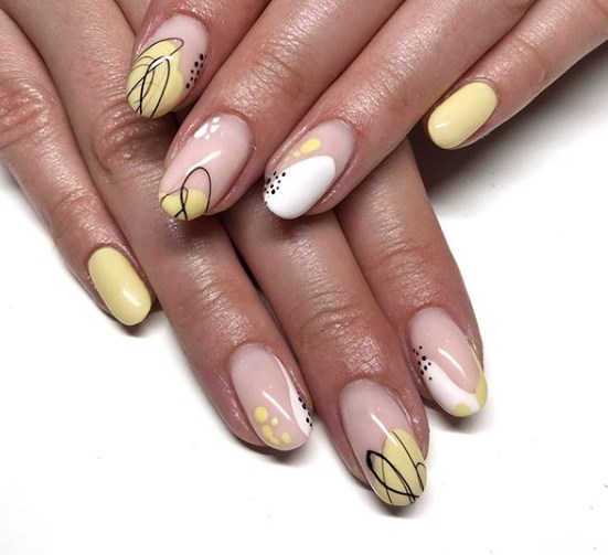 Абстрактный маникюр 2019