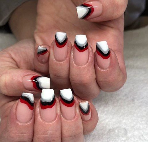 Абстрактный маникюр 2019