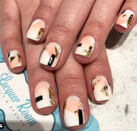 Абстрактный маникюр 2019