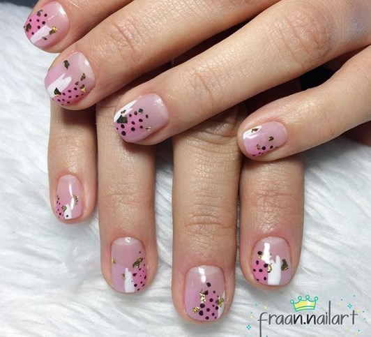 Абстрактный маникюр 2019