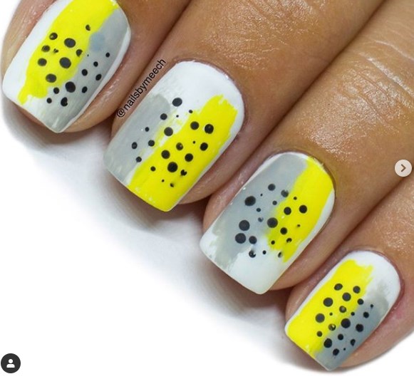 Абстрактный маникюр 2019