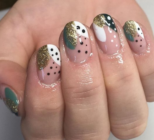 Абстрактный маникюр 2019