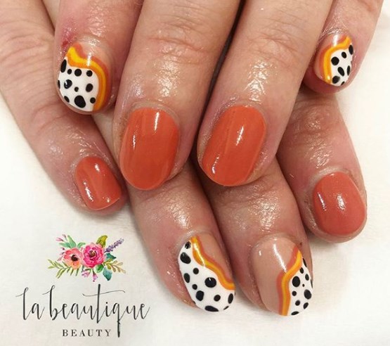 Абстрактный маникюр 2019