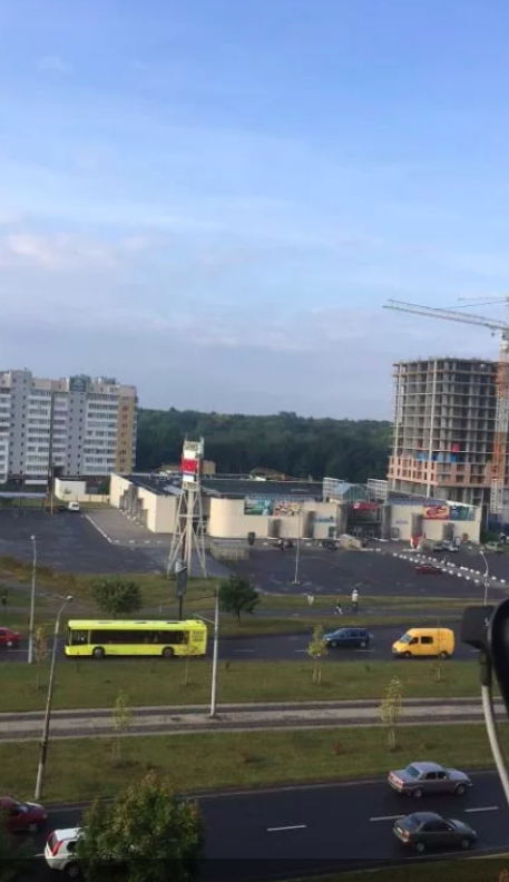 Строительный кран упал во Львове