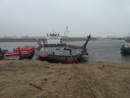 В Якутии на реке Лена столкнулись грузовые теплоходы