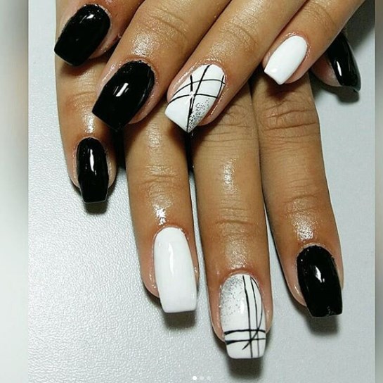 Черно-белый маникюр осень 2019