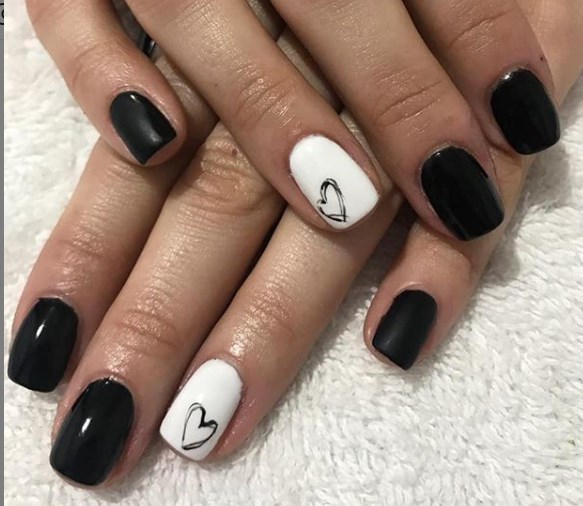 Черно-белый маникюр осень 2019