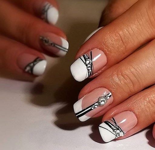 Черно-белый маникюр осень 2019