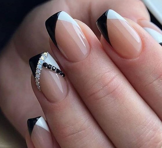 Черно-белый маникюр осень 2019