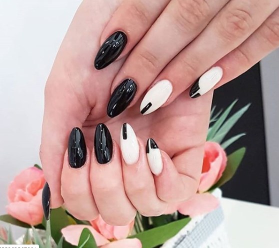 Черно-белый маникюр осень 2019