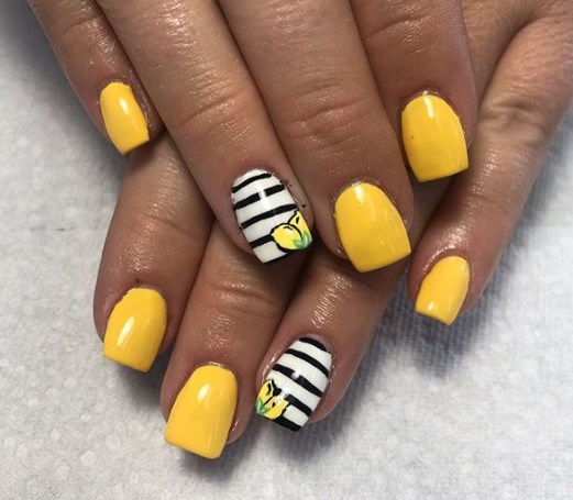 Модный желтый маникюр
