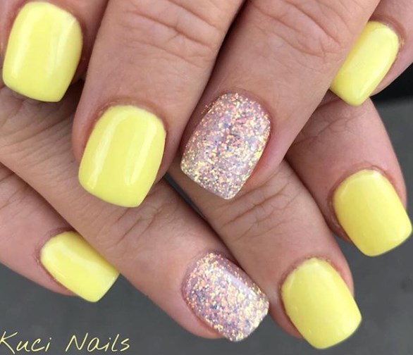 Модный желтый маникюр