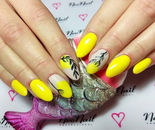 Модный желтый маникюр