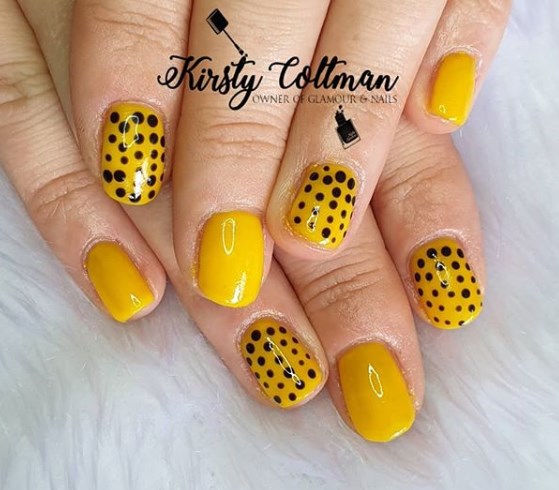 Модный желтый маникюр