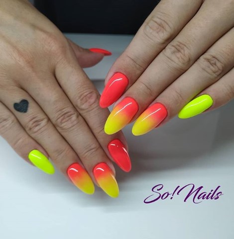 Модный желтый маникюр