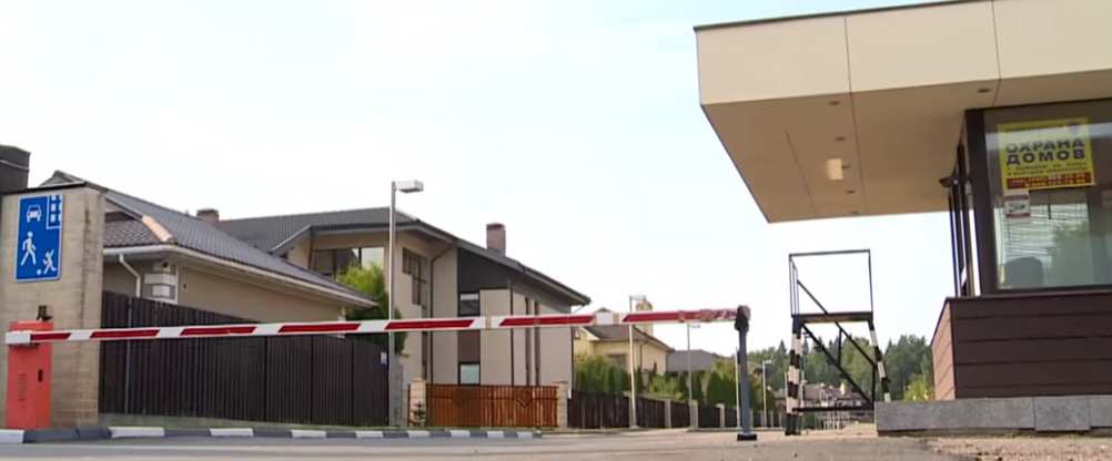 Анастасия Заворотнюк владеет трехэтажным особняком в элитном подмосковном поселке