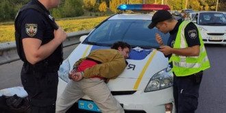 Мужчину задержали при выходе из троллейбуса / Фото: Facebook/Оксана Блищик
